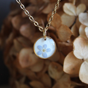 Złota zawieszka złoty wisiorek naszyjnik żywica z żywicy kwiaty z kwiatami retro naturalna dziewczęca kobieca niezapominajka