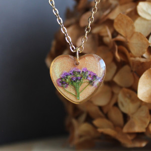 Złota zawieszka złoty wisiorek kwiat naszyjnik żywica z żywicy kwiaty z kwiatami serce serduszko brokatowe smagliczka