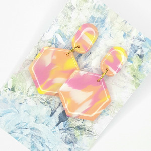 Pastelowe heksagony kolczyki z gliny polimerowej