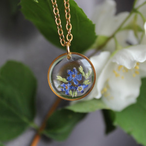 Złotabzawieszka złoty wisiorek naszyjnik żywica z żywicy kwiaty z kwiatami jajowata retro naturalna dziewczęca kobieca niezapominajki