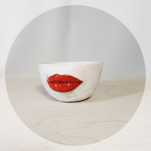 Dorota - FILIŻANKA BORDOWE USTECZKA - POJEMNOŚĆ 200 ML