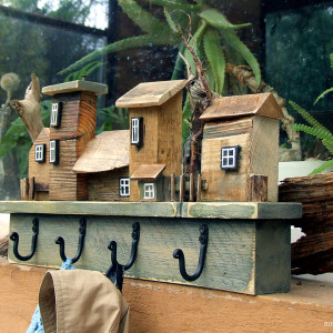 Drewniany wieszak na ubrania - Mglisty Poranek