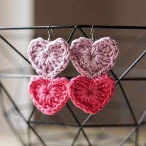 Liliowo-różowe serca kolczyki