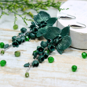 Długie, zielone kolczyki orchidee