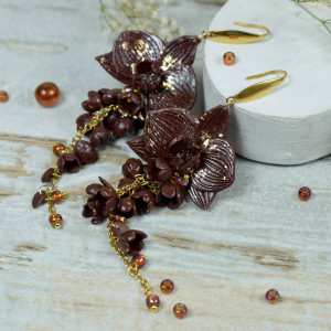 Długie, brązowo-złote kolczyki orchidee