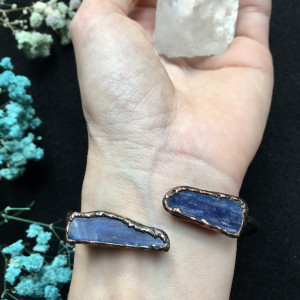 miedziana bransoletka z kyanitem
