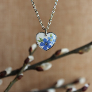 Srebrna zawieszka srebrny wisiorek kwiat naszyjnik żywica z żywicy kwiaty serce serduszko niezapominajka niezapominajką