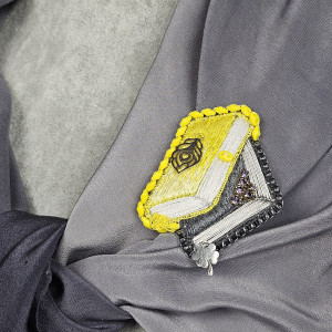 Książki - broszka dla zaczytanych