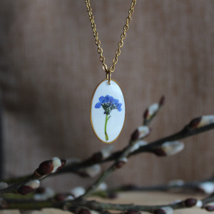 Złota zawieszka złoty wisiorek naszyjnik żywica z żywicy kwiaty z kwiatami jajowata retro naturalna dziewczęca kobieca niezapominajki