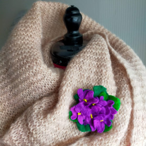 Broszka fiołki z filcu