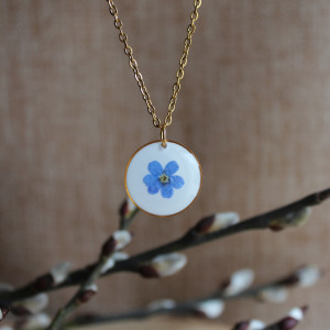 Złota zawieszka złoty wisiorek naszyjnik żywica z żywicy kwiaty z kwiatami retro naturalna dziewczęca kobieca niezapominajki