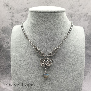 Wisiorek chainmaille- magiczny labradoryt