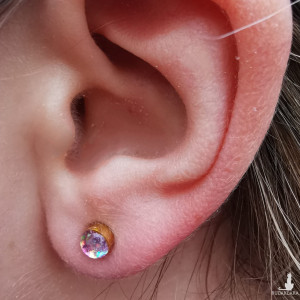 Mini kolczyki różowe kolczyki dla dziewczynki drobne wkrętki z żywicy