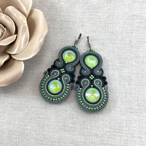 PISTACJOWO SZARE KOLCZYKI SUTASZ