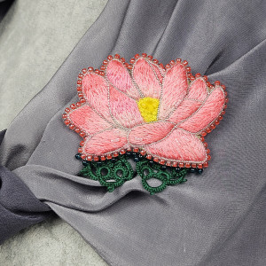 Kwiat lotosu broszka