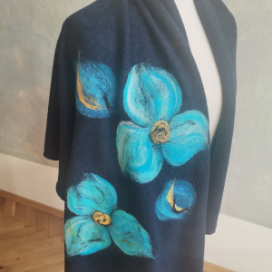 Granatowy szal damski zimowy z wełną merynosów handmade