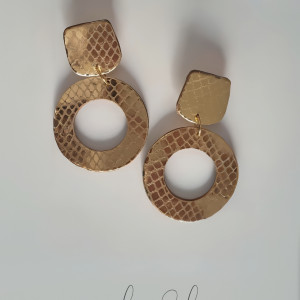 Kolekcja VENUS duże wiszące kolczyki złote efekt lustra skóra naturalna wąż