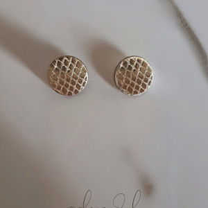 Kolekcja GAJA kolczyki ze skóry naturalnej z efektem lustra, print skóra węża małe koła złote