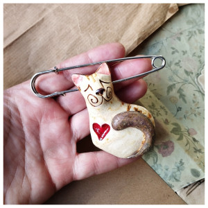 Broszka kotek na agrafce