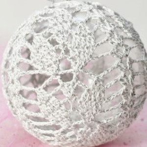 Biała bombka 1-10cm