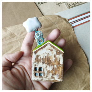 Domek z chmurką beżowy