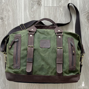 Zielona torba podróżna z bawełny woskowanej i skóry w stylu Vintage.