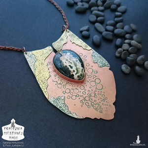 Dzikość natury, unikatowy wisior z jaspisem orbikularnym, miedź,mosiądz,alpaka