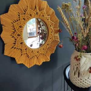 Makramowa mandala w stylu Boho  z lusterkiem