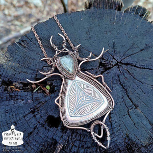 Amulet KAPŁANKA, kobiecy amulet wspierający siłę kobiecości, obfitość, odradzanie się