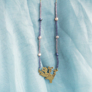 Naszyjnik mosiężny Wodorst z perłami i szklanymi koralikami