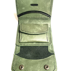 Czarno-zielony portfel ze skóry na bilon ręcznie uszyty.