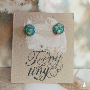 Szmaragdowe kolczyki sztyfty 11mm z plasterków brzozy i szklistej żywicy, stal chirurgiczna