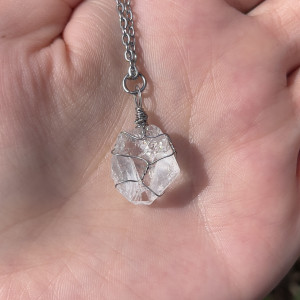 naszyjnik wahadełko KRYSZTAŁ GÓRSKI - kamień manifestacji, nowych początków, intuicji