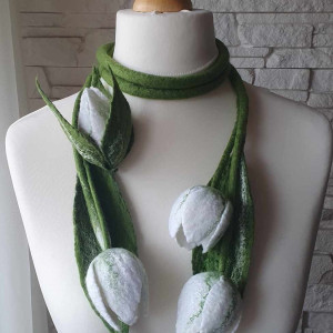 Lariat , zamotka tulipany z broszką