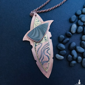 KRZEMIEŃ PASIASTY AMULET Amulet ruchu,zmian,determinacji w działaniu, miedziany amulet z krzemieniem pasiastym, autorski wisiorek unikat