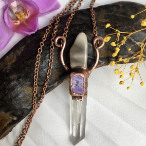 miedziany naszyjnik z krzemieniem pasiastym, czaroitem i kryształem górskim