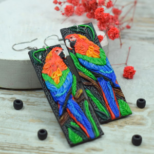 Duże, kolorowe kolczyki - papuga ara