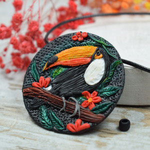 Duży, kolorowy wisiorek TUKAN