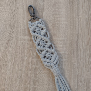 Brelok/ zawieszka do kluczy makrama