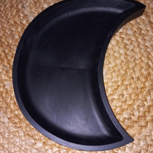 Podstawka na bizuterię lub swiece czarny ksieżyc z gipsu ceramicznego