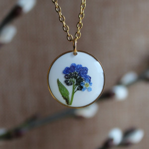 Złota zawieszka złoty wisiorek naszyjnik żywica z żywicy kwiaty z kwiatami jajowata retro naturalna dziewczęca kobieca niezapominajki