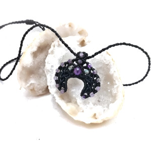 LUNULA  czarna słowiański księżyc z Ametystami i Apatytami  naszyjnik - choker pleciony makramowy DelfinaDolls