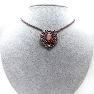 "Płomienne Serce" serduszko plecione z agatem i opalem naszyjnik - choker mikro makrama DelfinaDolls