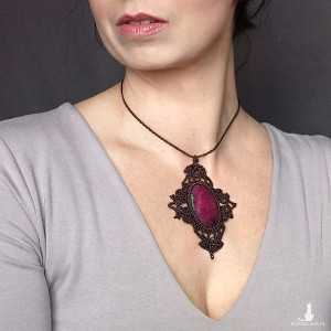 Rubinowy Portal ~ wisior rubin z zosytem i szmaragdem kamienie szlachetne naszyjnik - choker pleciony makramowy Delfina Dolls