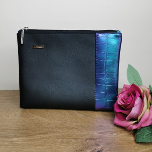 Kosmetyczka z czarnej ekoskóry ze wstawką holo 2