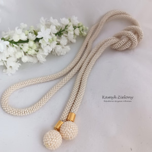 Lariat z koralików Toho w kolorze beżowym