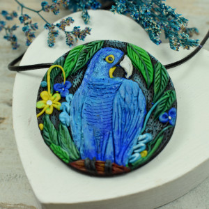 Duży, kolorowy wisiorek Ara Hiacyntowa