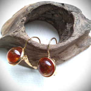 Kolczyki - naturalny bursztyn zatopiony w żywicy