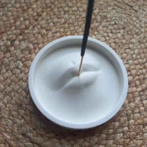 Podstawka na kadzidełko lub świeczkę gips polimerowy