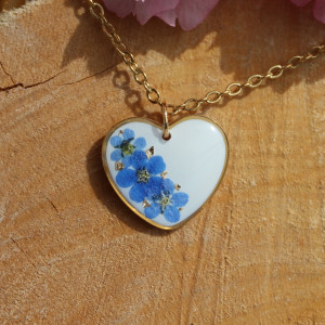 Złota zawieszka złoty wisiorek kwiat naszyjnik żywica z żywicy kwiaty serce serduszko niezapominajka niezapominajką